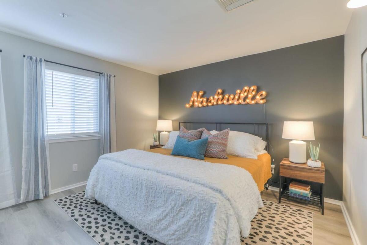 Walk To Broadway Riverfront Condo With Pool Nashville Exterior photo