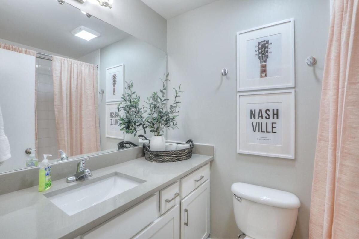 Walk To Broadway Riverfront Condo With Pool Nashville Exterior photo
