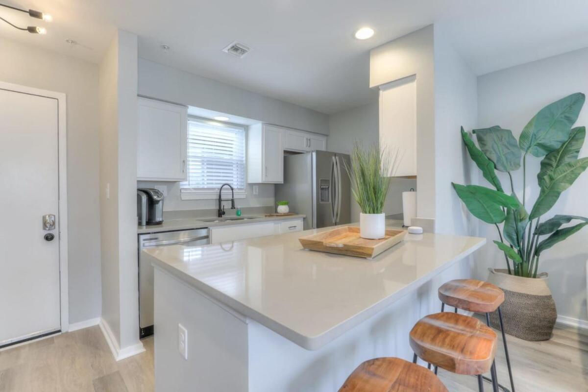 Walk To Broadway Riverfront Condo With Pool Nashville Exterior photo